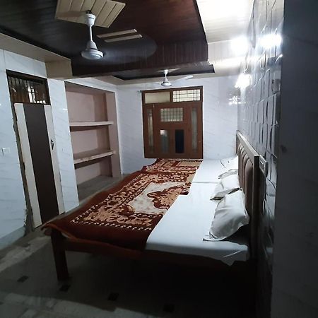 Subhadra Guest House Mathura Zewnętrze zdjęcie